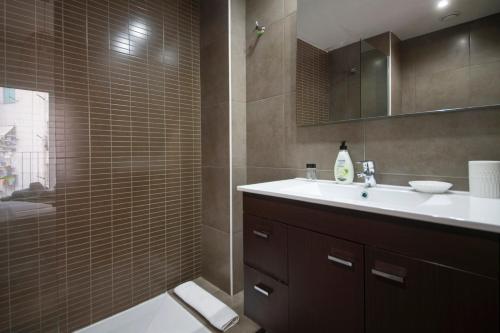 You Stylish Sagrada Familia Apartments - image 4
