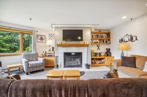 Delightful Two bedroom Two bathroom Highridge Condo B16 with Indoor Pool in Killington, USA