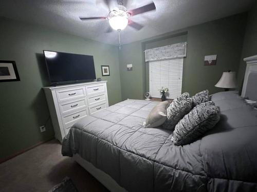 883 Karisa Lane, Hawkeye Townhouse in North Liberty, USA