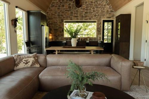 NEW Creek Side, Luxury Cabin – Willow Creek in Stephens Gap, Vereinigte Staaten von Amerika