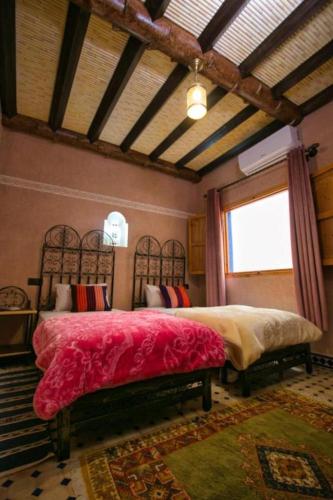 2 twin beds