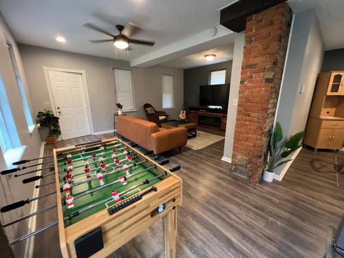 **Stylish Pet Friendly 3 Bedroom House**, Cleveland (photo 8)
