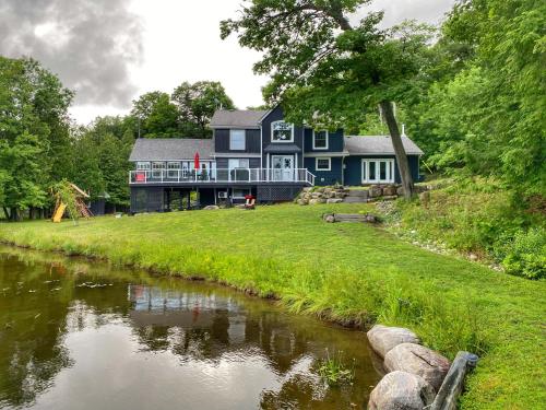 Lake Muskoka Lakehouse - Private Beach