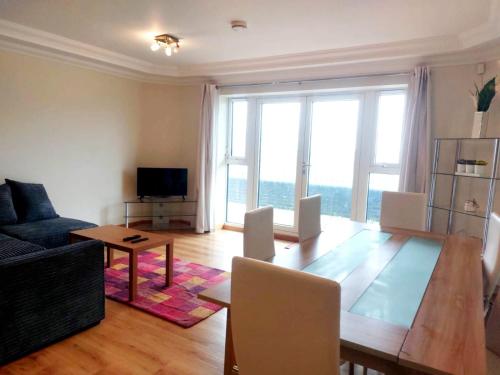 Seafront Holiday Home - Apartment - Southend-on-Sea