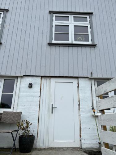 Cory & Torfinn House, Sørvágur (photo 9)