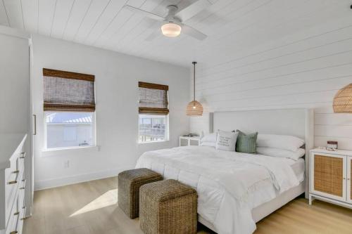 Walk to Beach, King Bed, Golf Cart, Sea the Light in Bolivar Peninsula, USA
