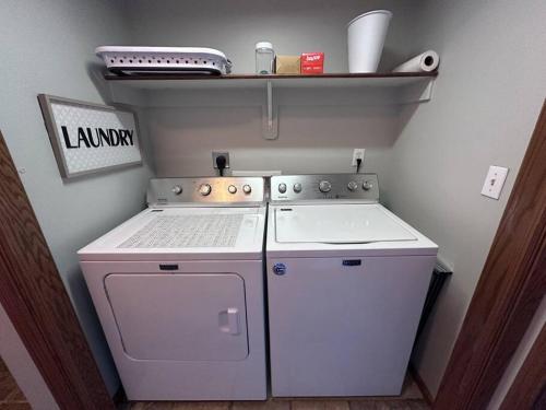 3 Bed 2 Bath, 887 Karisa Lane Carver Townhouse in North Liberty, USA