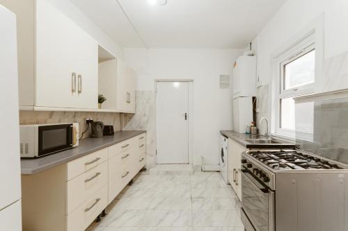 Cucina, Great Rooms in Plaistow in Stratford