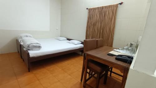 5 twin beds