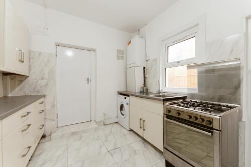 Cucina, Great Rooms in Plaistow in Stratford