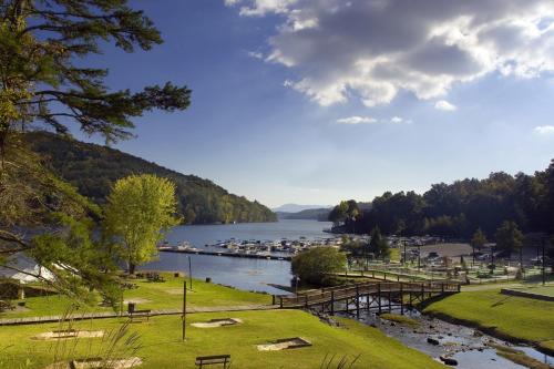 Rumbling Bald Resort