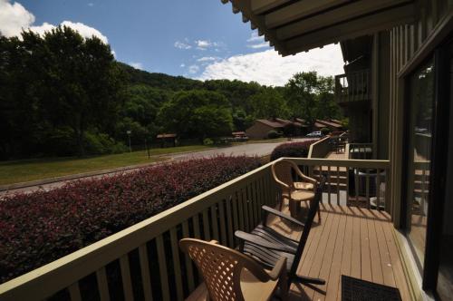 Rumbling Bald Resort