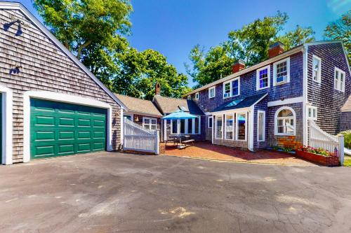 Saltbox Home in Sagamore Beach, USA
