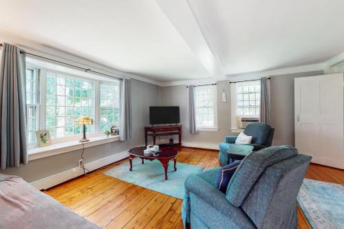 Saltbox Home in Sagamore Beach, USA
