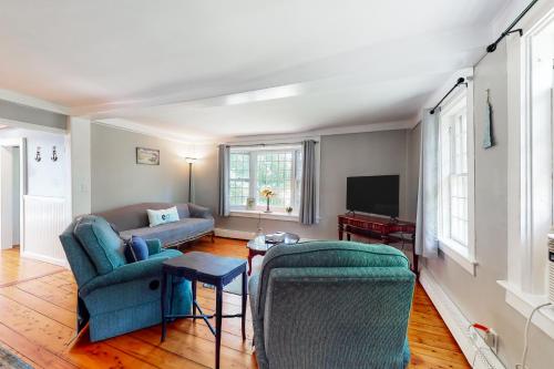 Saltbox Home in Sagamore Beach, USA