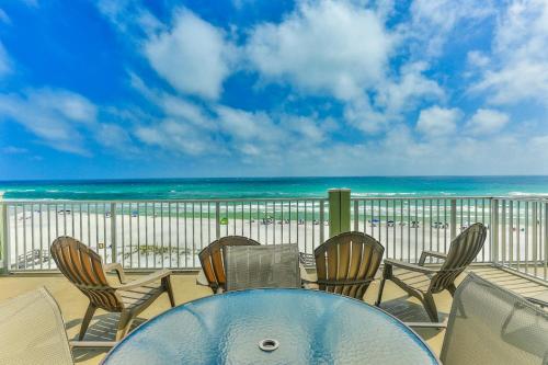 Commodore's Retreat 402 - Beach service included 2 chairs and 1 umbrella March through October, Santa Rosa Beach