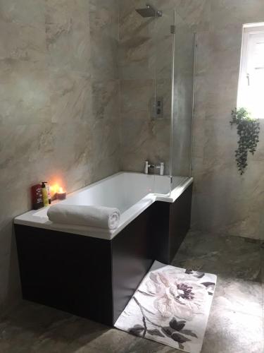 حمام, Boztreve Home in باليكيلي