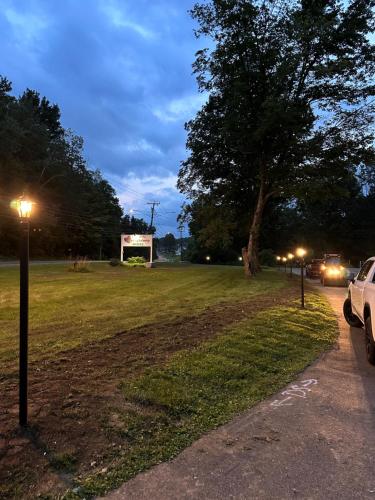 Exterior view, Heart of the Berkshires Motel in Pittsfield (MA)