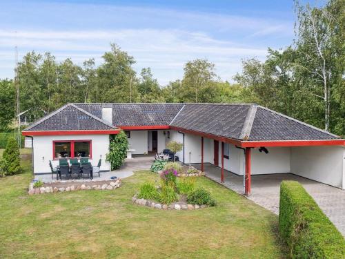  Holiday Home Hakon - 550m from the sea in Lolland- Falster and Mon by Interhome, Pension in Gedser