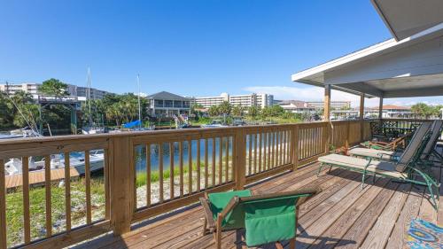 The Back Porch - Is a relaxing 4 bedroom 3 bathroom House on Holiday Isle near Boshamps Seafood & Oyster House