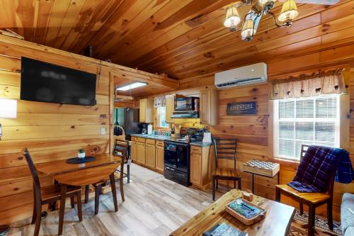 Wildlife Cabin On The River in Bryson City, USA