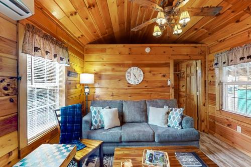 Wildlife Cabin On The River in Bryson City, USA