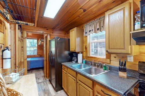 Wildlife Cabin On The River in Bryson City, USA
