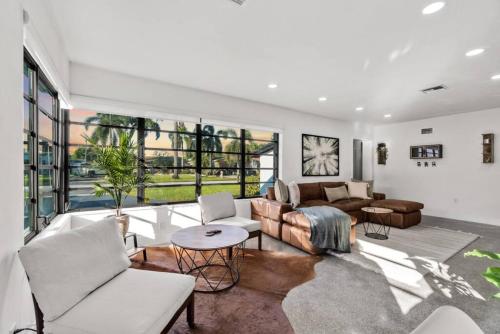 Modern Pool Home Great for Families in Pembroke Pines