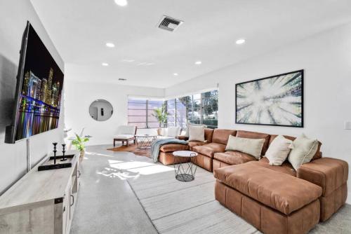 Modern Pool Home Great for Families in Pembroke Pines