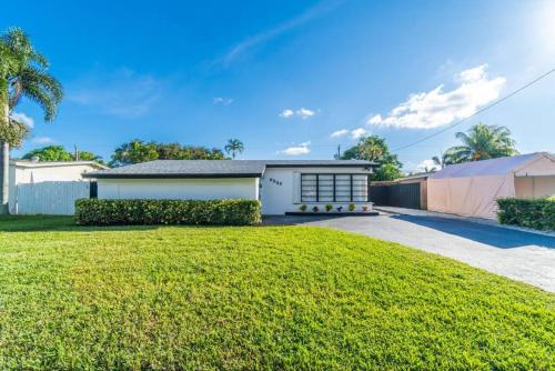 Modern Pool Home Great for Families in Pembroke Pines