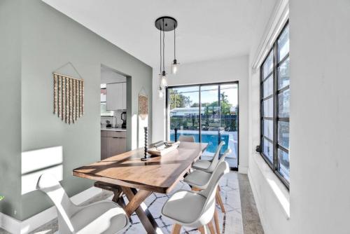 Modern Pool Home Great for Families in Pembroke Pines