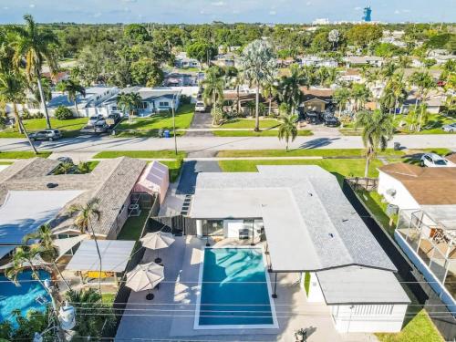 Modern Pool Home Great for Families in Pembroke Pines