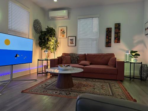 New Centennial Park Luxury Smart Home w Courtyard in Fayetteville, USA