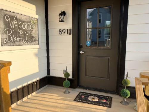 New Centennial Park Luxury Smart Home w Courtyard in Fayetteville, USA