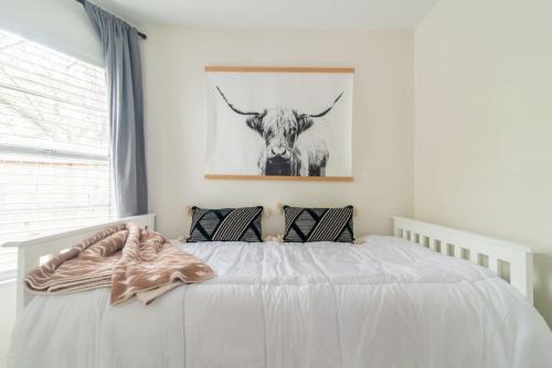 Downtown Lonestar Bungalow at Beer Ranch Project in Wimberley, USA