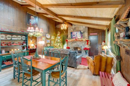 Papas Christmas Cabin in Gouldsboro with Deck! in Gouldsboro, USA