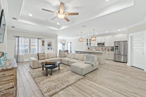 Pet Friendly Beach House - The Beach Getaway By Panhandle Getaways
