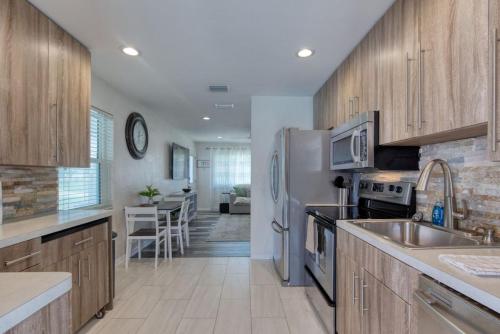 Tropical Vibes Bungalow with Pool Tropical Vibes Bungalow with Pool