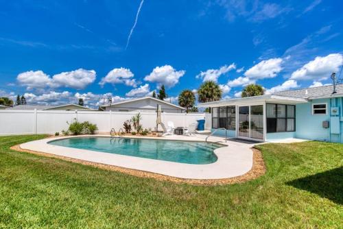 Tropical Vibes Bungalow with Pool Tropical Vibes Bungalow with Pool