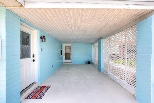 Tropical Vibes Bungalow with Pool Tropical Vibes Bungalow with Pool