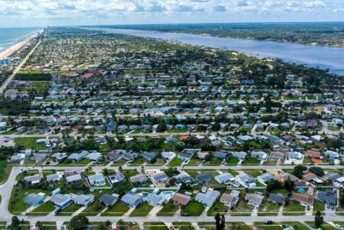 Tropical Vibes Bungalow with Pool Tropical Vibes Bungalow with Pool