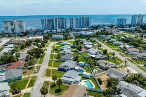 Tropical Vibes Bungalow with Pool Tropical Vibes Bungalow with Pool