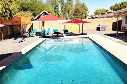 B&B Mesa - Mesa Oasis Private Pool Spacious! 10+ guests 7 Beds New, Great Location! - Bed and Breakfast Mesa
