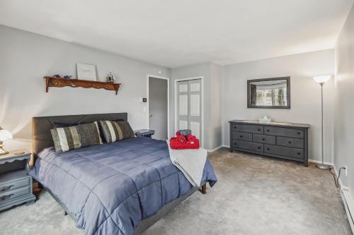 Poconos Chalet newly renovated, great location home in Tobyhanna, USA