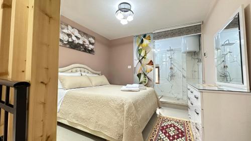 Duplex Mino, Pazari i Vjetër Korçë, Korçë