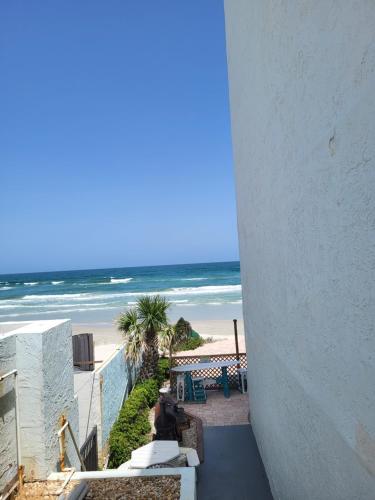 Beachside Hotel - Daytona Beach - NO POOL