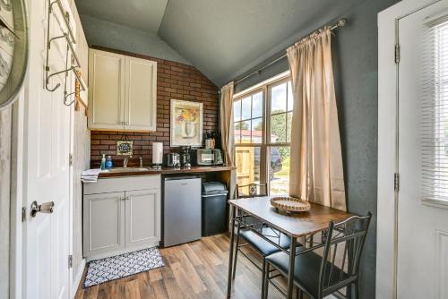 Brownsville Studio Cottage - Walk to Mammoth Cave! secondary