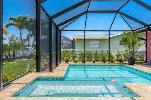 Pet Friendly Paradise with AMAZING Gulf Access - Flamingo Cottage - Roelens Vacations - image 2