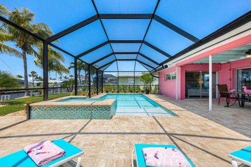 Pet Friendly Paradise with AMAZING Gulf Access - Flamingo Cottage - Roelens Vacations - image 5