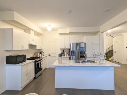 PARADISE VILLa Bowmanville in Bowmanville